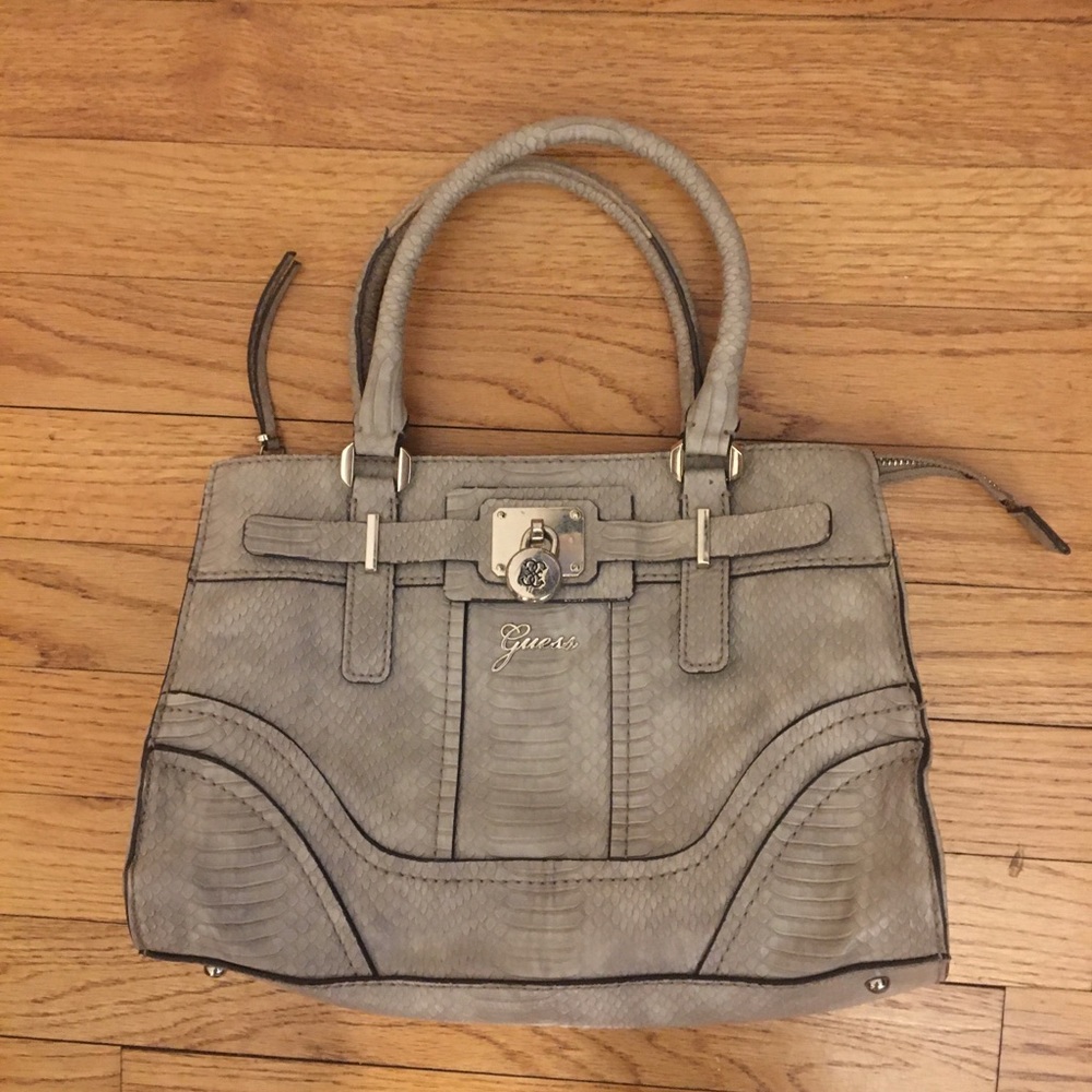 GORGEOUS GUESS PURSE!!!💜🤩